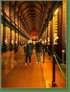 Trinity College - Long Room - Dublin, IR