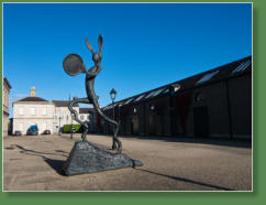 Skulptur im Hof des Museums of modern Art (IMMA) - Dublin, IR