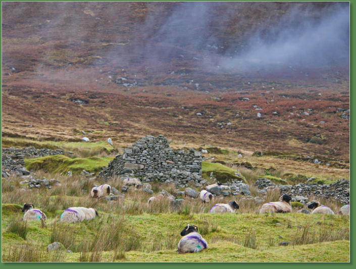Das verlassene Dorf bei Slievemore - Achill Island, Irland