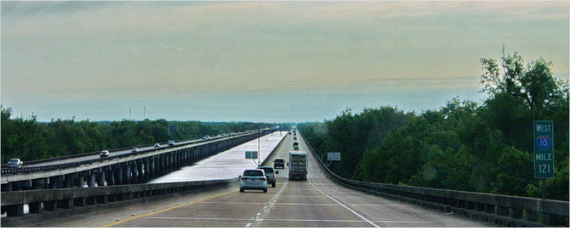 Lousiana Highway über den Swamp