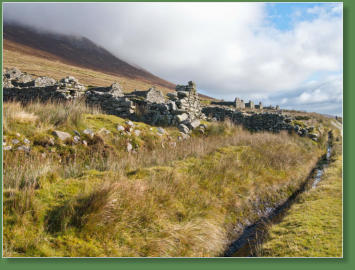 Das verlassene Dorf bei Slievemore - Achill Island, Irland