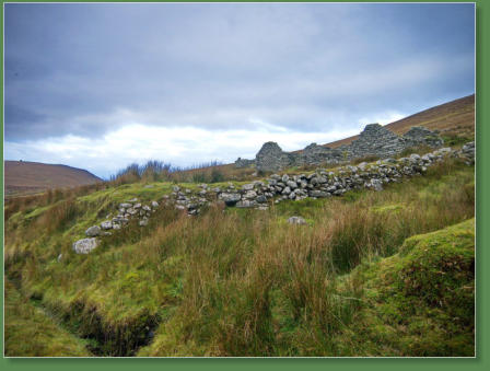 Das verlassene Dorf bei Slievemore - Achill Island, Irland