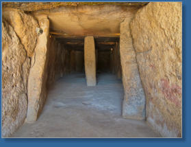 Dolmen von Menga, Antequera, ES