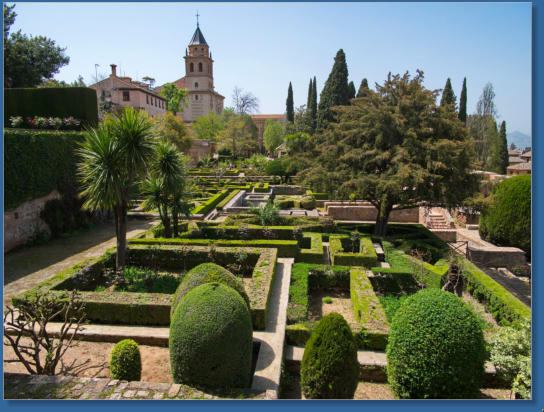 Blick in den Garten des ehemaligen Konvents San Francisco de Alhambra, Granada