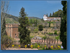 Blick in den Garten des ehemaligen Konvents San Francisco de Alhambra, Granada