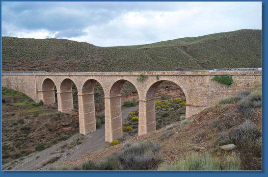 Viadukt in der Nähe von Los Millares, Andalusien