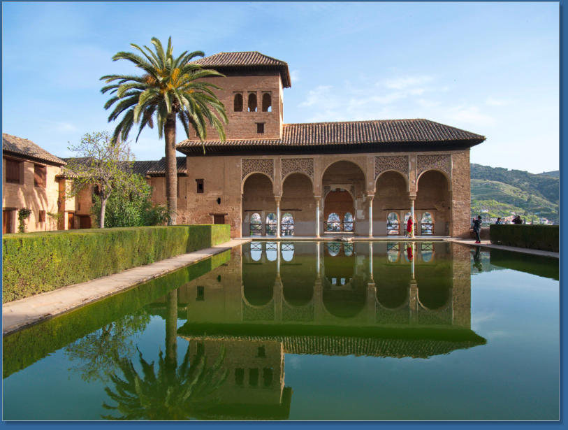 Das Innere des Mihrad-Turms im Jardines de El Partal Alhambra, Granada