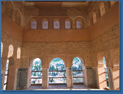 Das Innere des Mihrad-Turms im Jardines de El Partal Alhambra, Granada