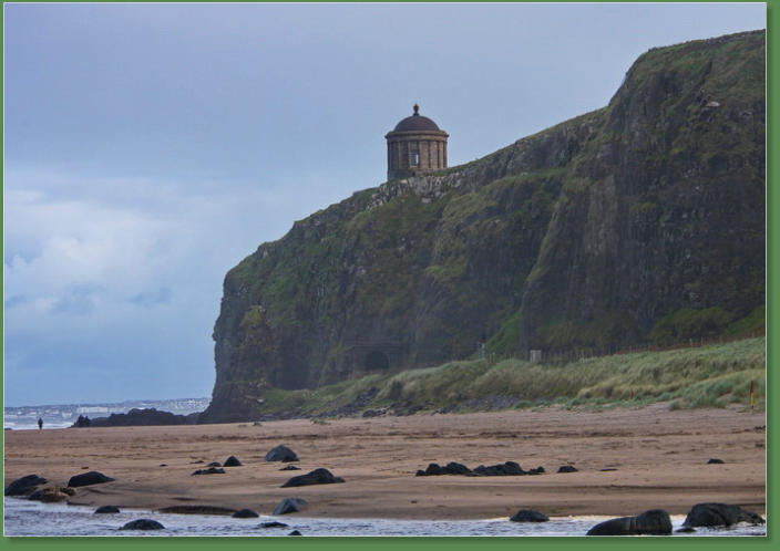 Blick auf den Mussenden Tempel, Nordirland