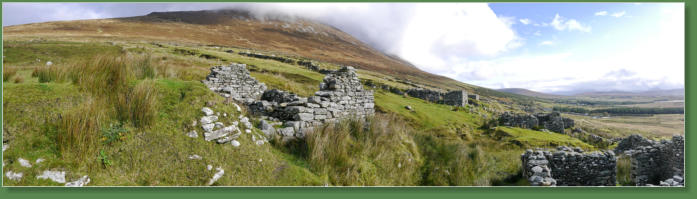 Das verlassene Dorf bei Slievemore - Achill Island, Irland