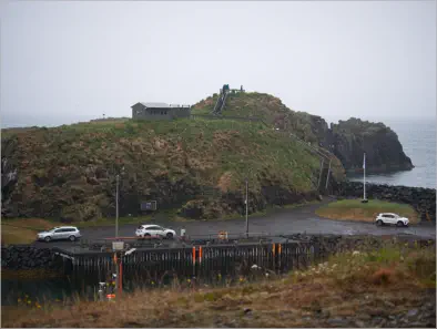 Blick auf den Lundi-Felsen in Borgarfjörður, Island