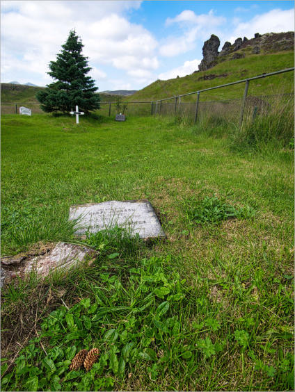 Ytri-Rauðamelskirkja und Umgebung, Island