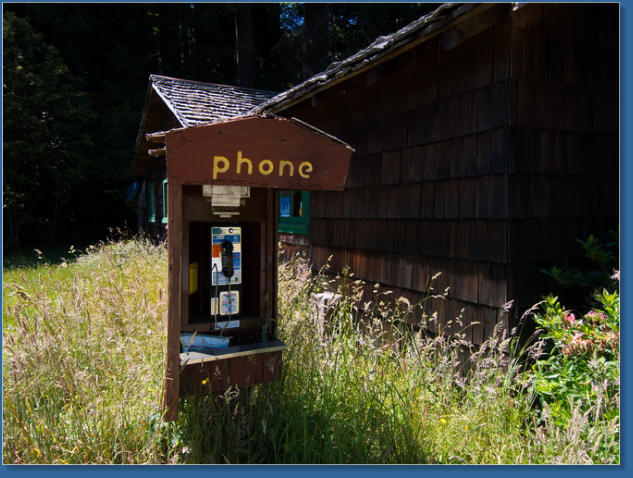 Telefonzelle am Visitorcenter im Redwood NP