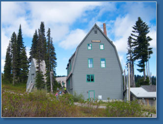 Lodge am Visitor Center in Paradise - Mt. Rainier NP, WA