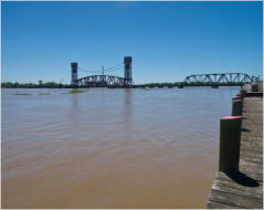 Southwest Riff Light + Brücken in Berwick, LA