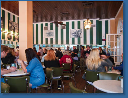 Cafe du Monde - New Orleans, LA