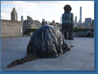 Huma Bhabha im Metropolitan Museum, New York City