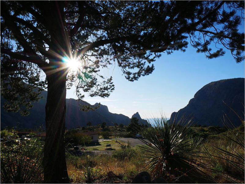 Blick von der Terrasse der Chisos Mountain Lodge - Big Bend NP, TX